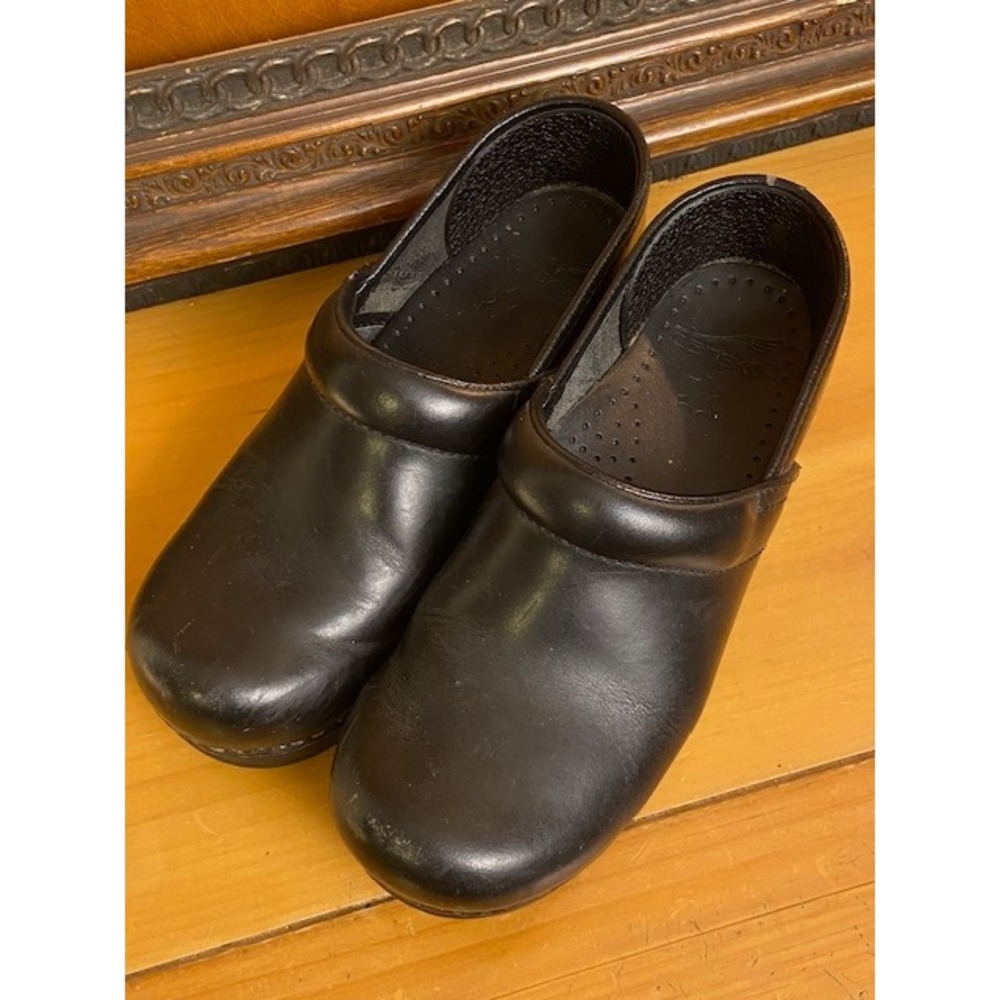 Dansko Professional Black Leather Clogs Womens 37 US 6.5-7 Nursing Work Shoes